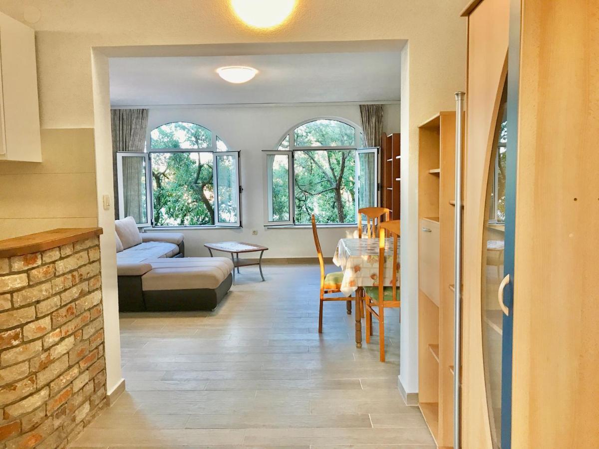 Apartmani Ruzica Zastražišće Buitenkant foto