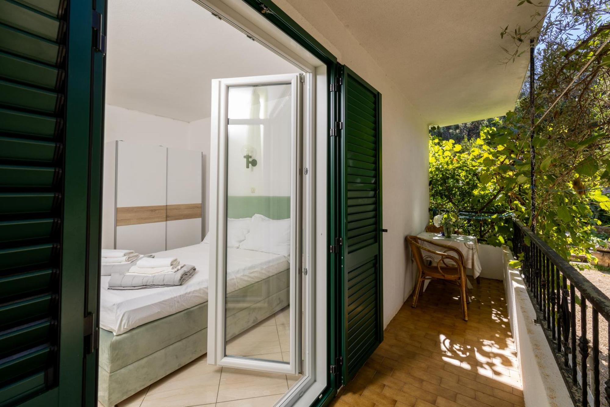 Apartmani Ruzica Zastražišće Buitenkant foto