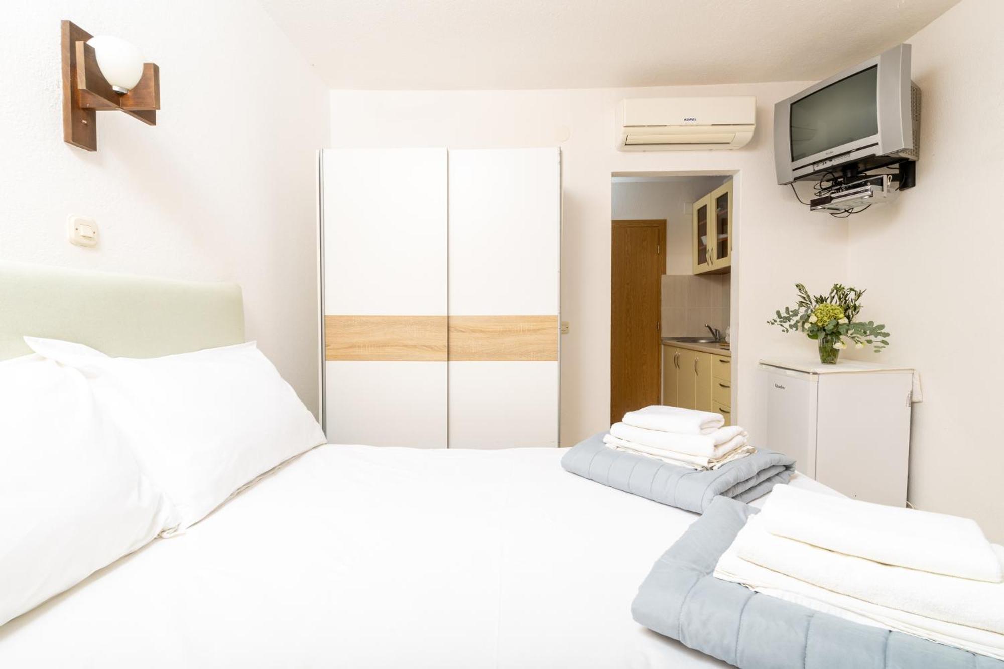 Apartmani Ruzica Zastražišće Buitenkant foto