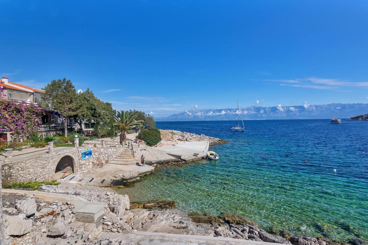 Apartmani Ruzica Zastražišće Buitenkant foto