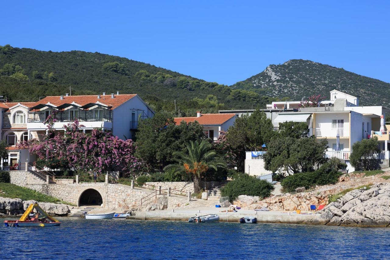 Apartmani Ruzica Zastražišće Buitenkant foto